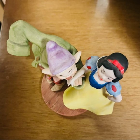 DISNEY COLLECTION Magic Memories LTD. ED. "Snow White " #/15000 VERY RARE !! - Picture 3 of 4